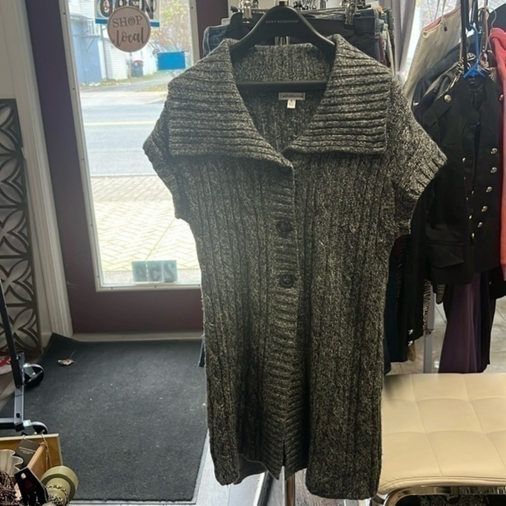 Crofton borrow size small three button sweater knee length